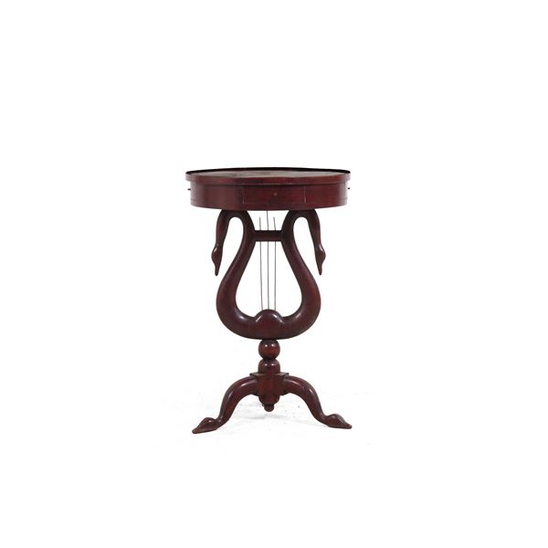 Tavolino tondo. XIX secolo