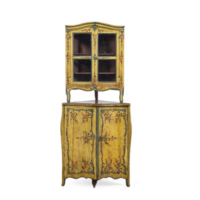 Angoliera in stile Luigi XV, legno laccato con decorazione floreale