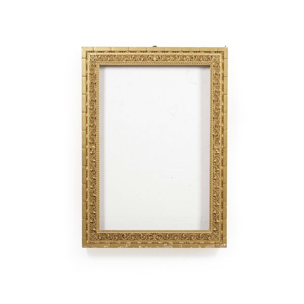 Cornice in legno intagliato e dorato. XIX secolo