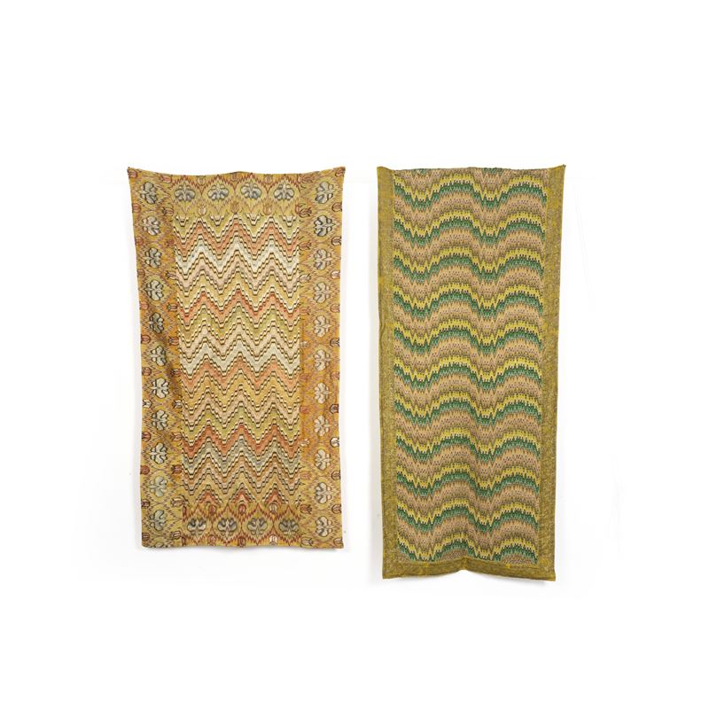 Lotto composto da due drappi ricamati a punto fiamma.  - Auction Italian Mansions TIME - Cambi Casa d'Aste