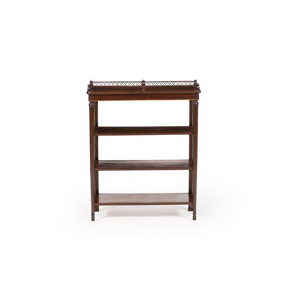 Etagere a quattro ripiani. XIX secolo