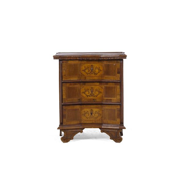 Comodino in stile seicentesco