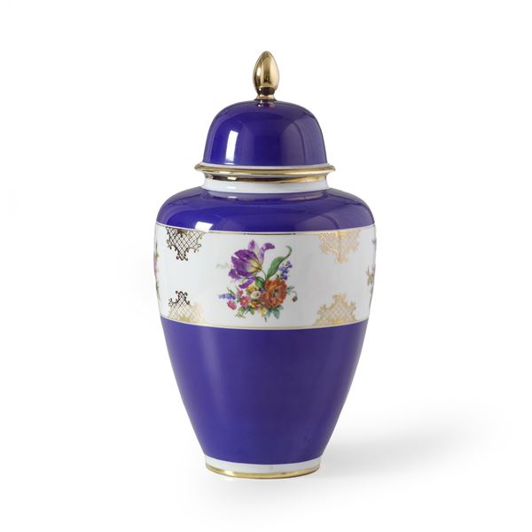 Vaso.  Germania, Baviera, Manifattura di Wunsiedel, XX secolo.