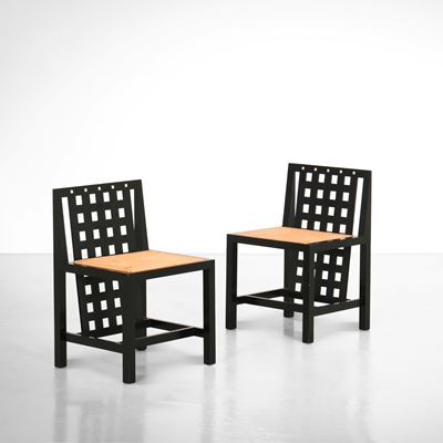 Due sedie mod. DS3, legno ebanizzato con dettagli in madreperla