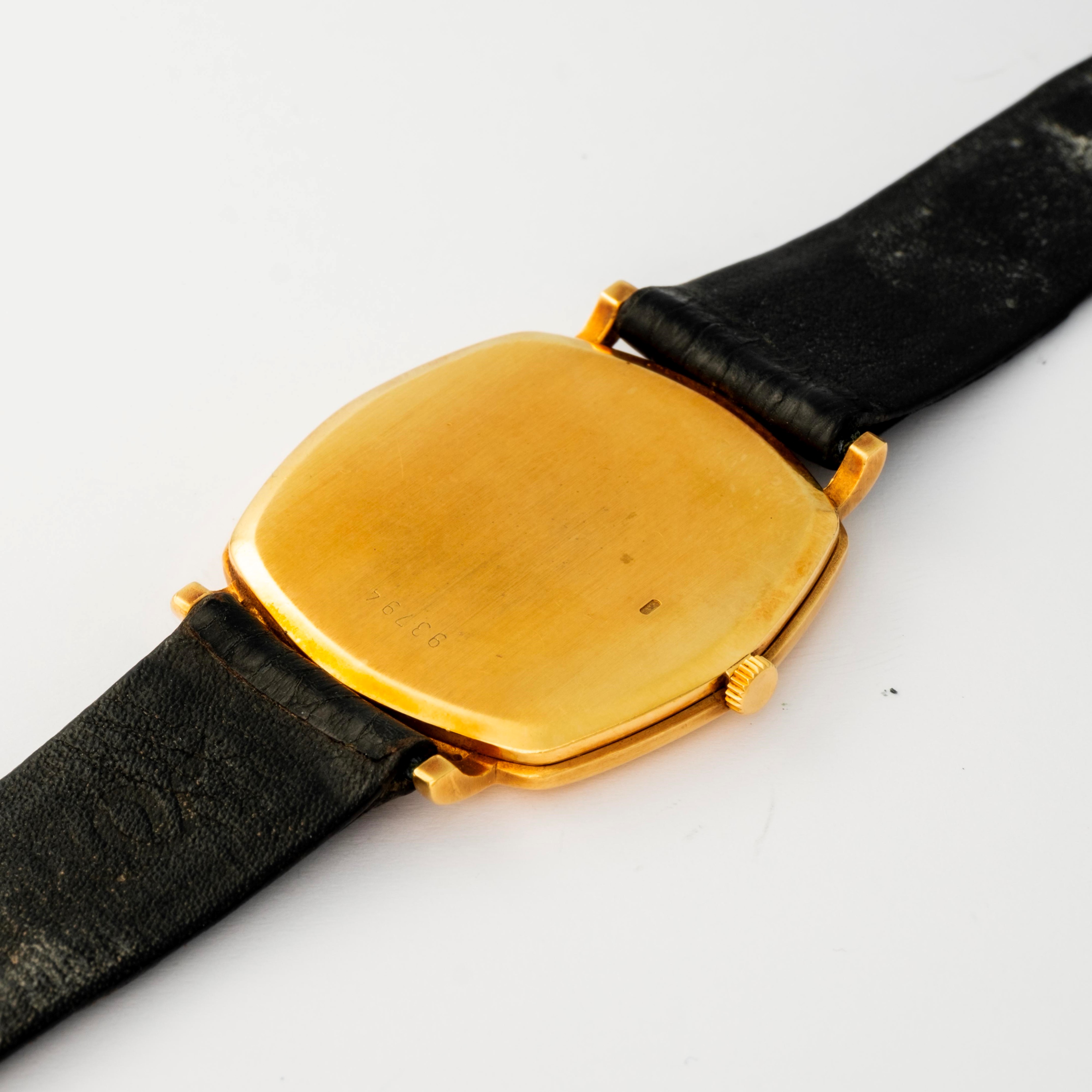 Audemars Piguet - Dress watch ultra-piatto in oro giallo 18kt con quadrante nero, circa 1970