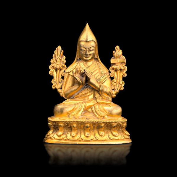 Figure of Lama Tsongkhapa seated on a double lotus flower in gilded bronze, China, Qing Dynasty, Qianlong period (1736-1796)