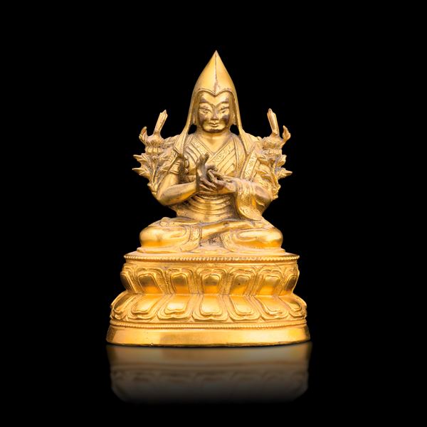 Figure of Lama Tsongkhapa seated on a double lotus flower in gilded bronze, China, Qing Dynasty, Qianlong period (1736-1796)