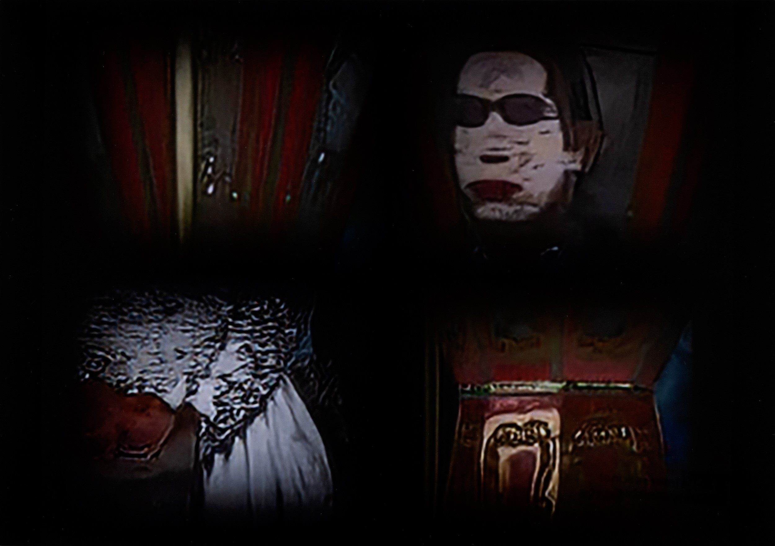 Lotto di due fotografie Senza titolo, still frame tratti da “6 Video Arts”