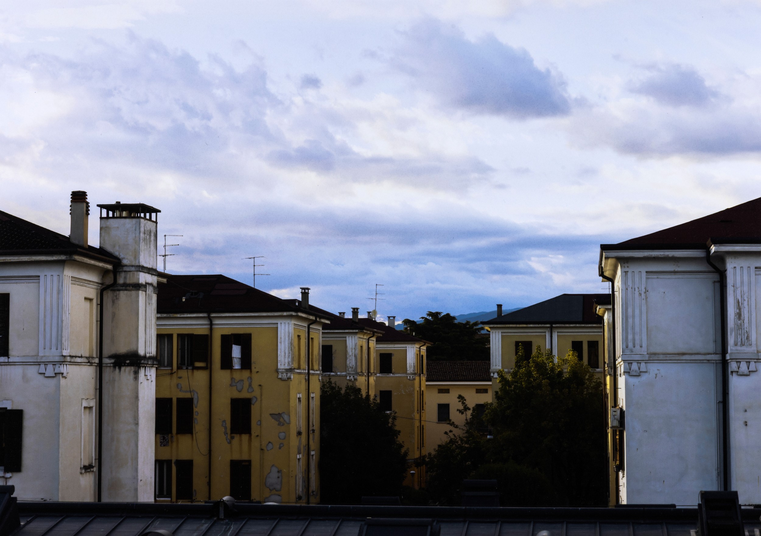 Polittico, lotto di nove fotografie Senza titolo, dalla serie "Clouds”