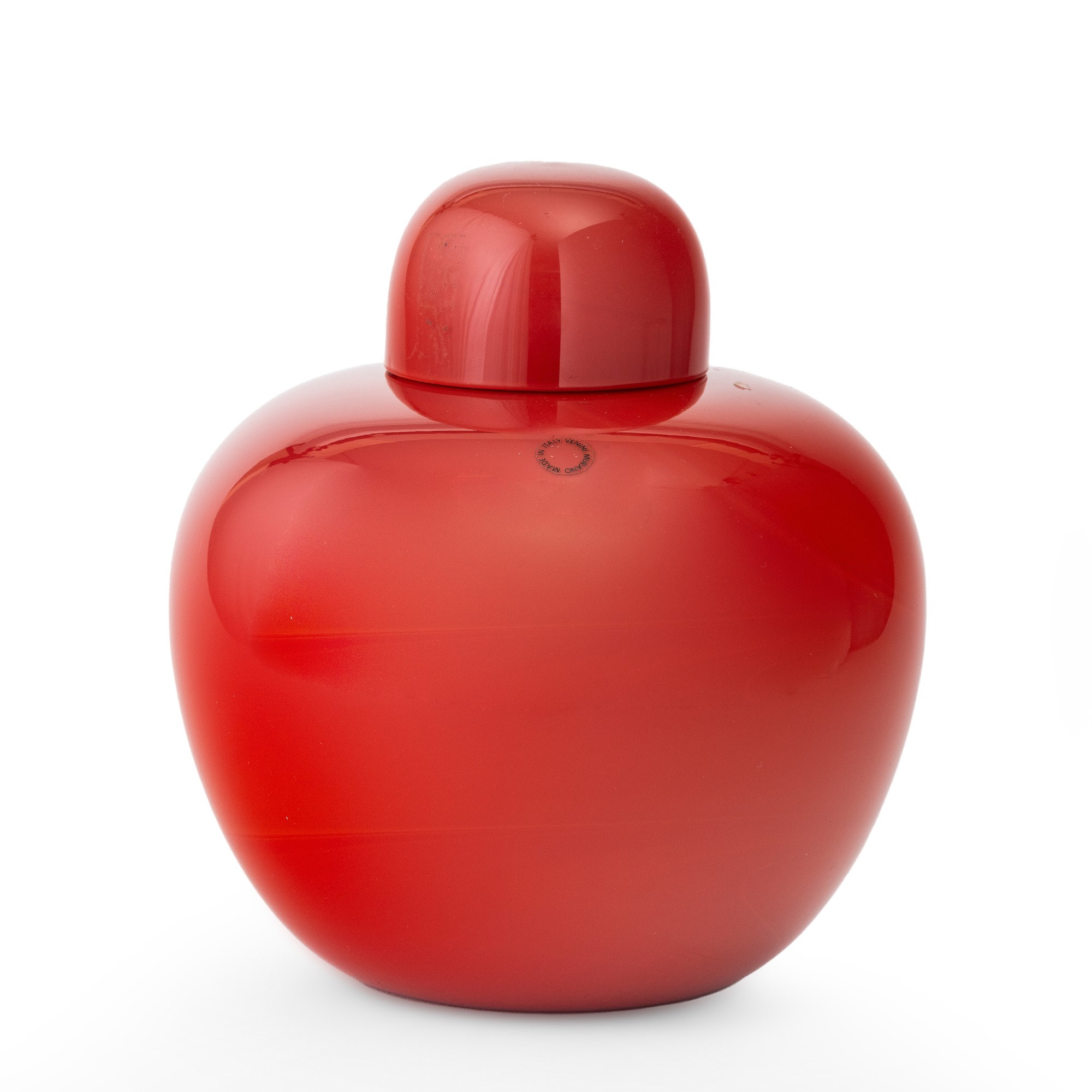 Venini, Vaso con coperchio in vetro opalino rosso antico (Murano, 1991) della serie “Cinesi”