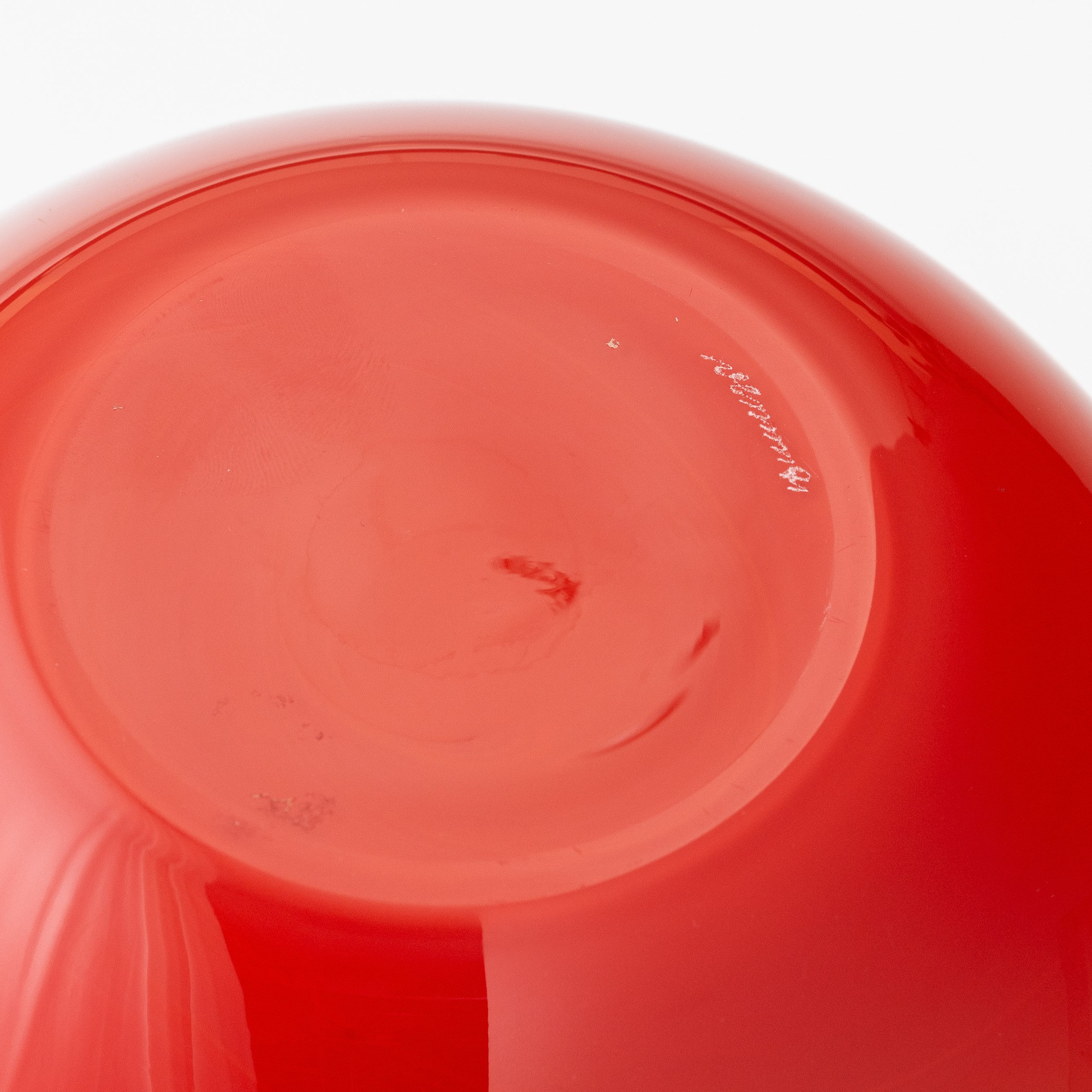 Venini, Vaso con coperchio in vetro opalino rosso antico (Murano, 1991) della serie “Cinesi”