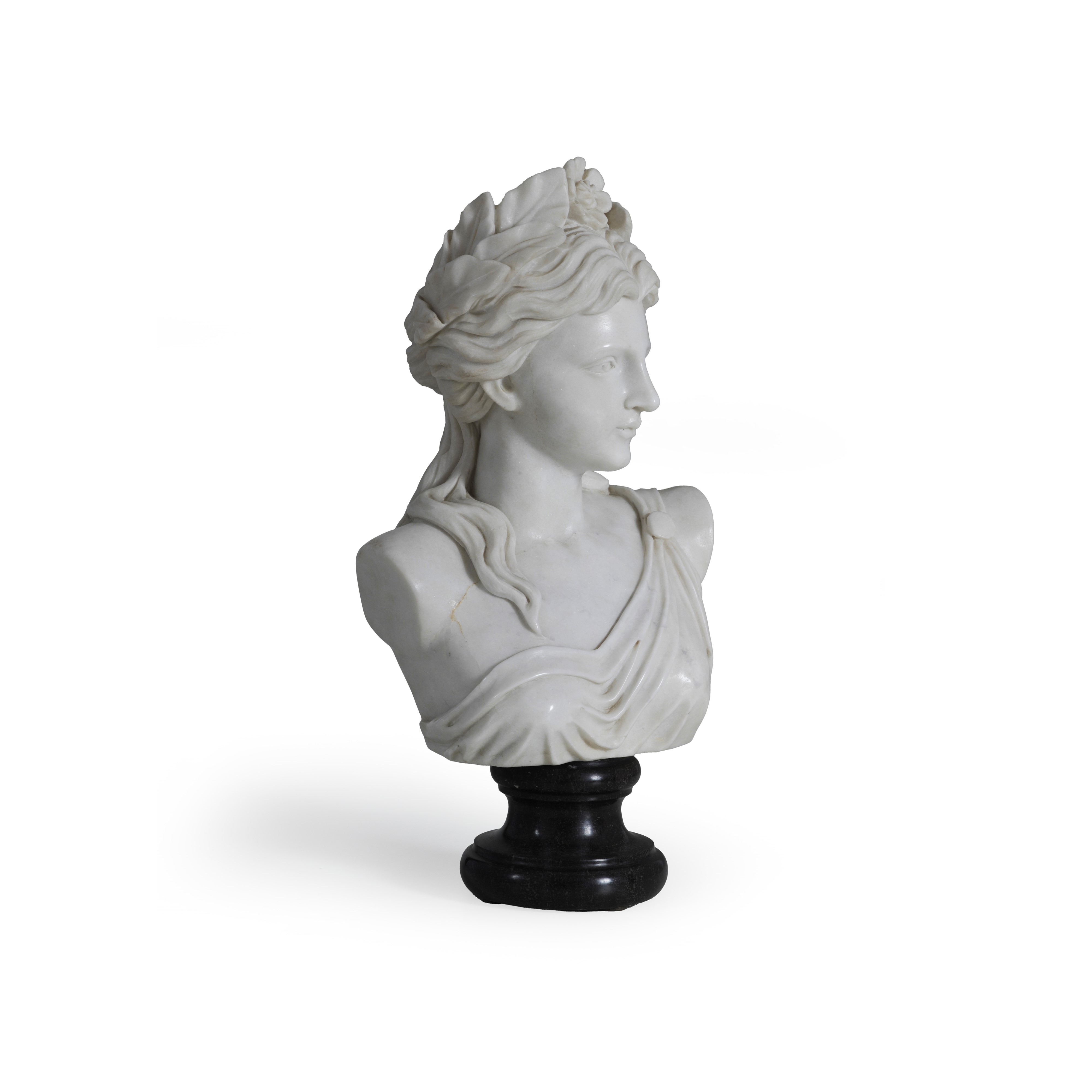 Scultore del XX secolo, Busto femminile in marmo