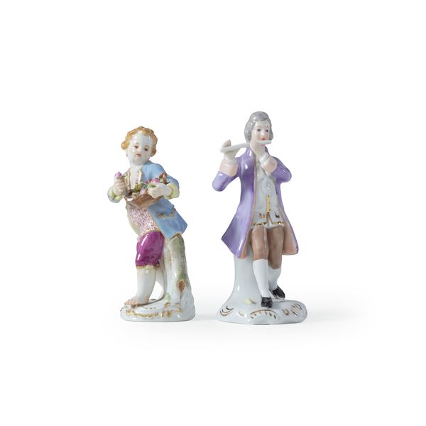 Due figurine in porcellana di diversa manifattura