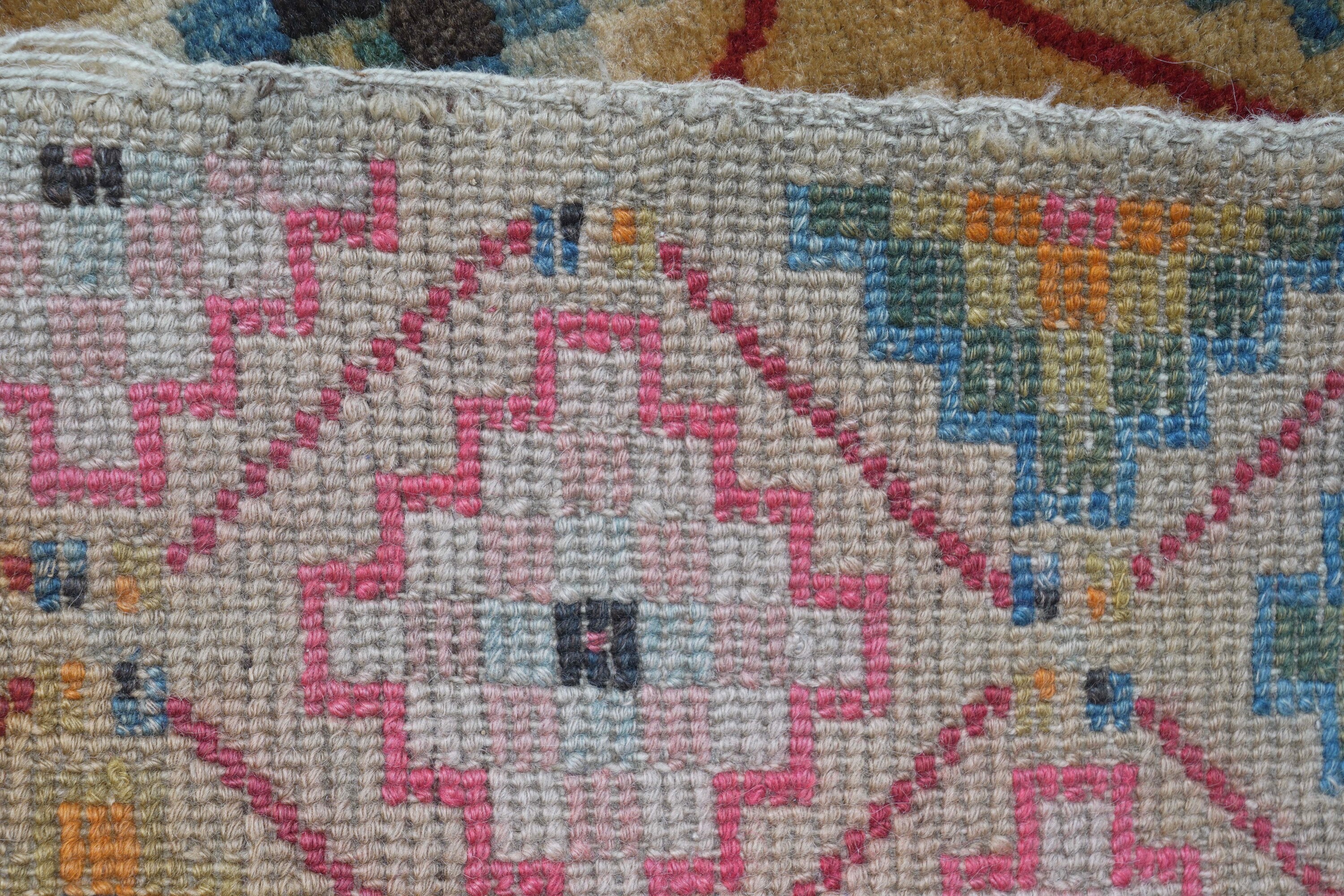 Tappeto Tibetano, campo cammello con fiori stilizzati, fine XIX - inizio XX secolo