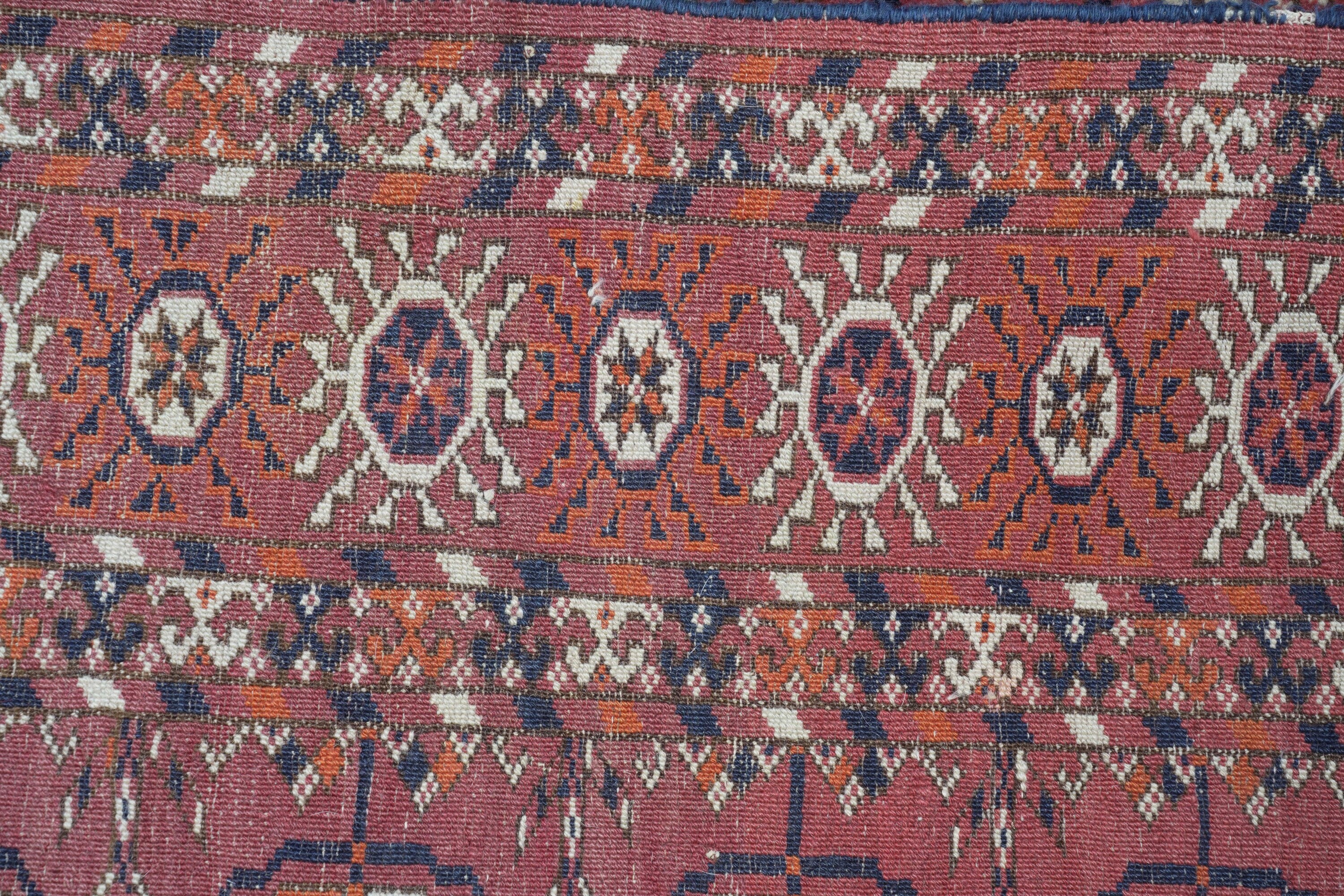 Tappeto Tekke, Ovest Turkestan, fine XIX - inizio XX secolo, 144x120 cm