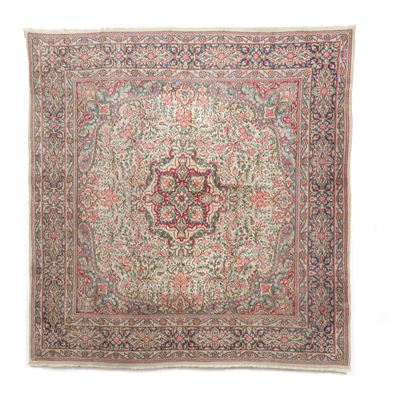 Tappeto Kirman, Persia, seconda metà XX secolo, dimensioni 258x255 cm