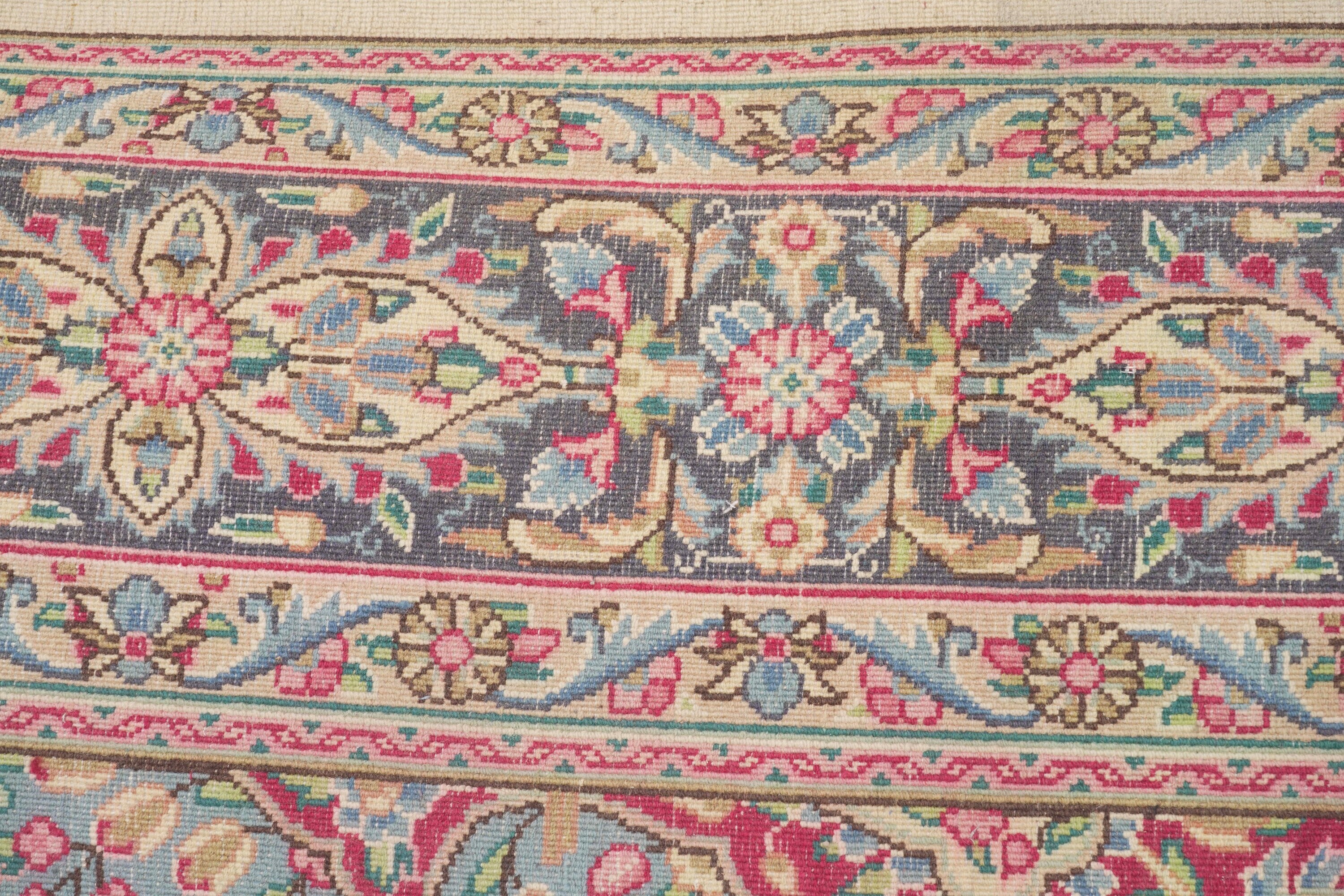 Tappeto Kirman, Persia, seconda metà XX secolo, dimensioni 258x255 cm