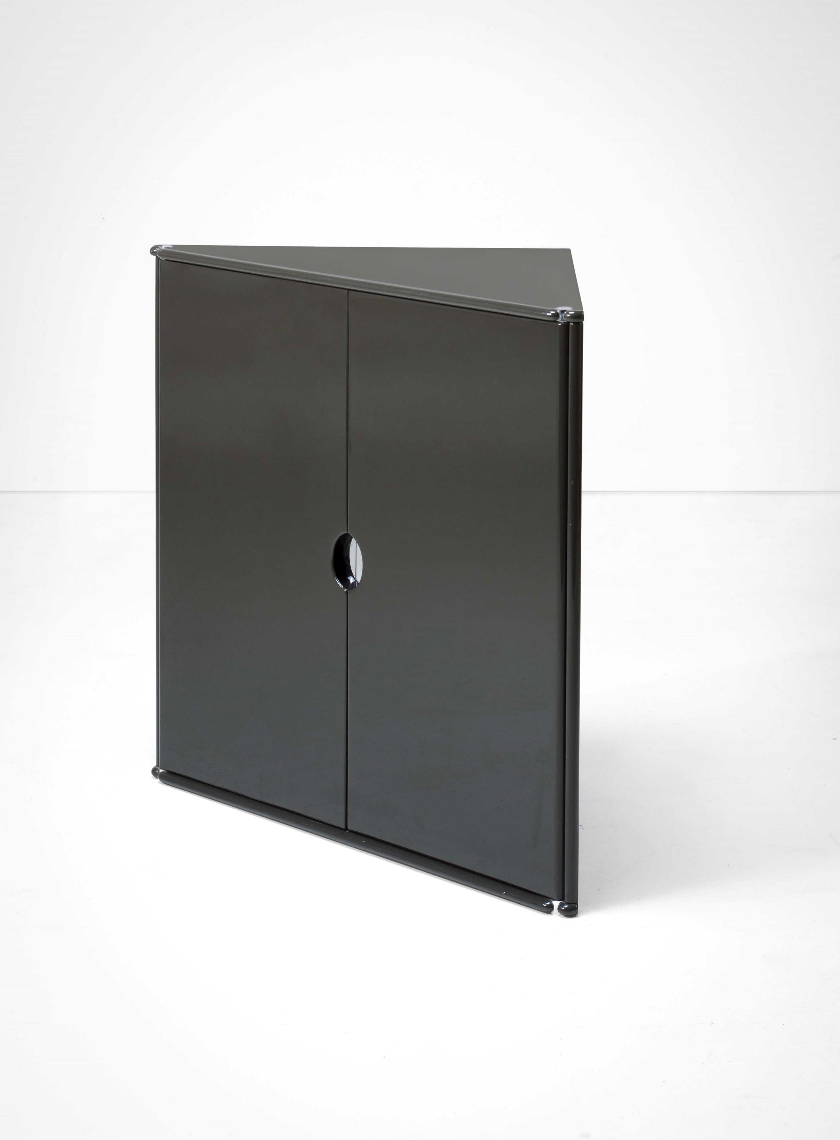 Luigi Caccia Dominioni - Mobile angoliera in legno laminato e laccato con particolari in metallo