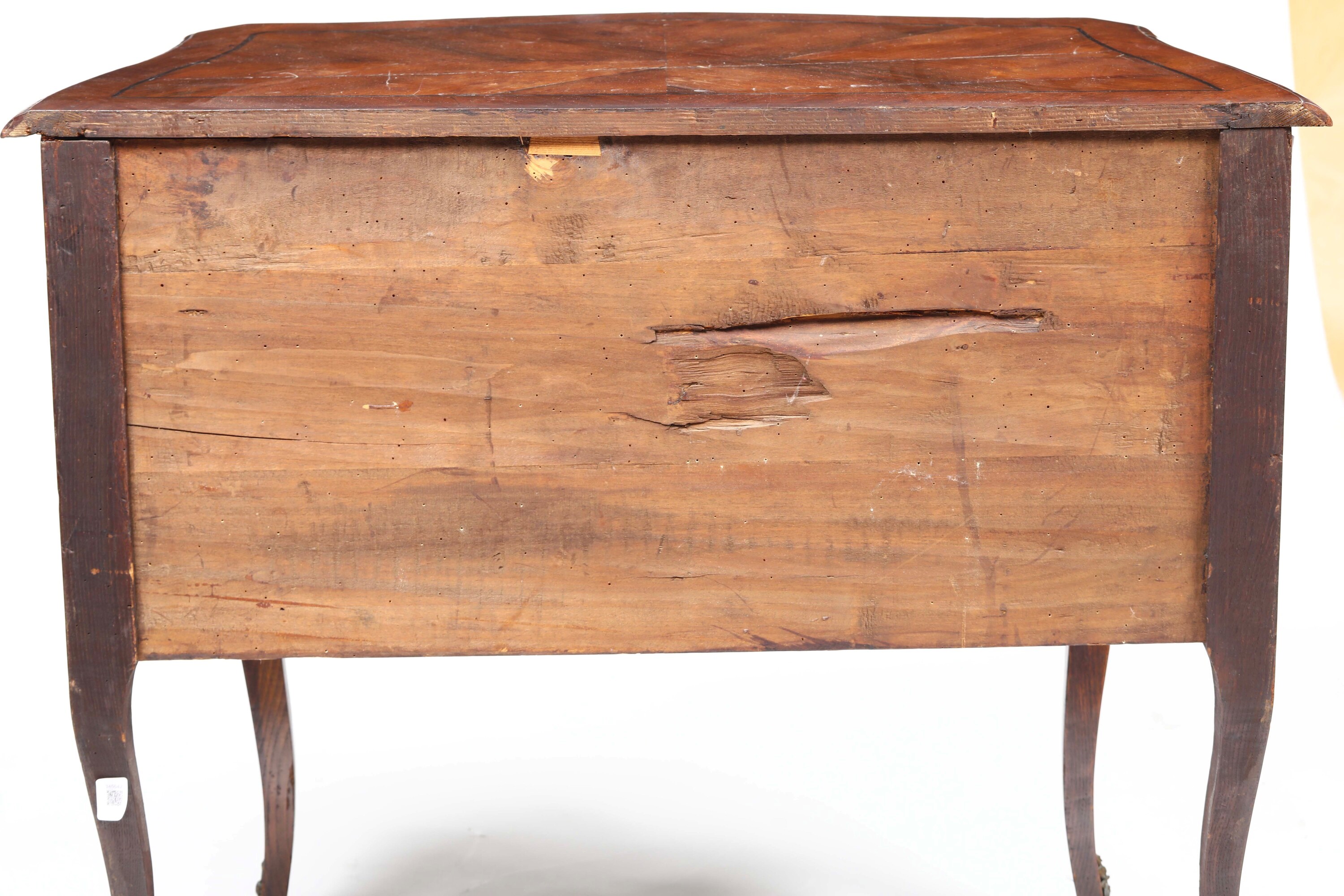 Cassettone lastronato e filettato in stile antico