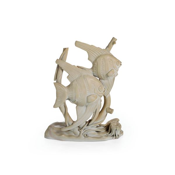Scultura con pesci.<BR>Firmata 
