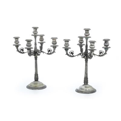 Argenteria italiana, Coppia di candelabri in argento fuso e sagomato (prima metà del XX secolo)