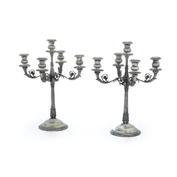 Coppia di candelabri. Argenteria italiana della prima metà del XX secolo
