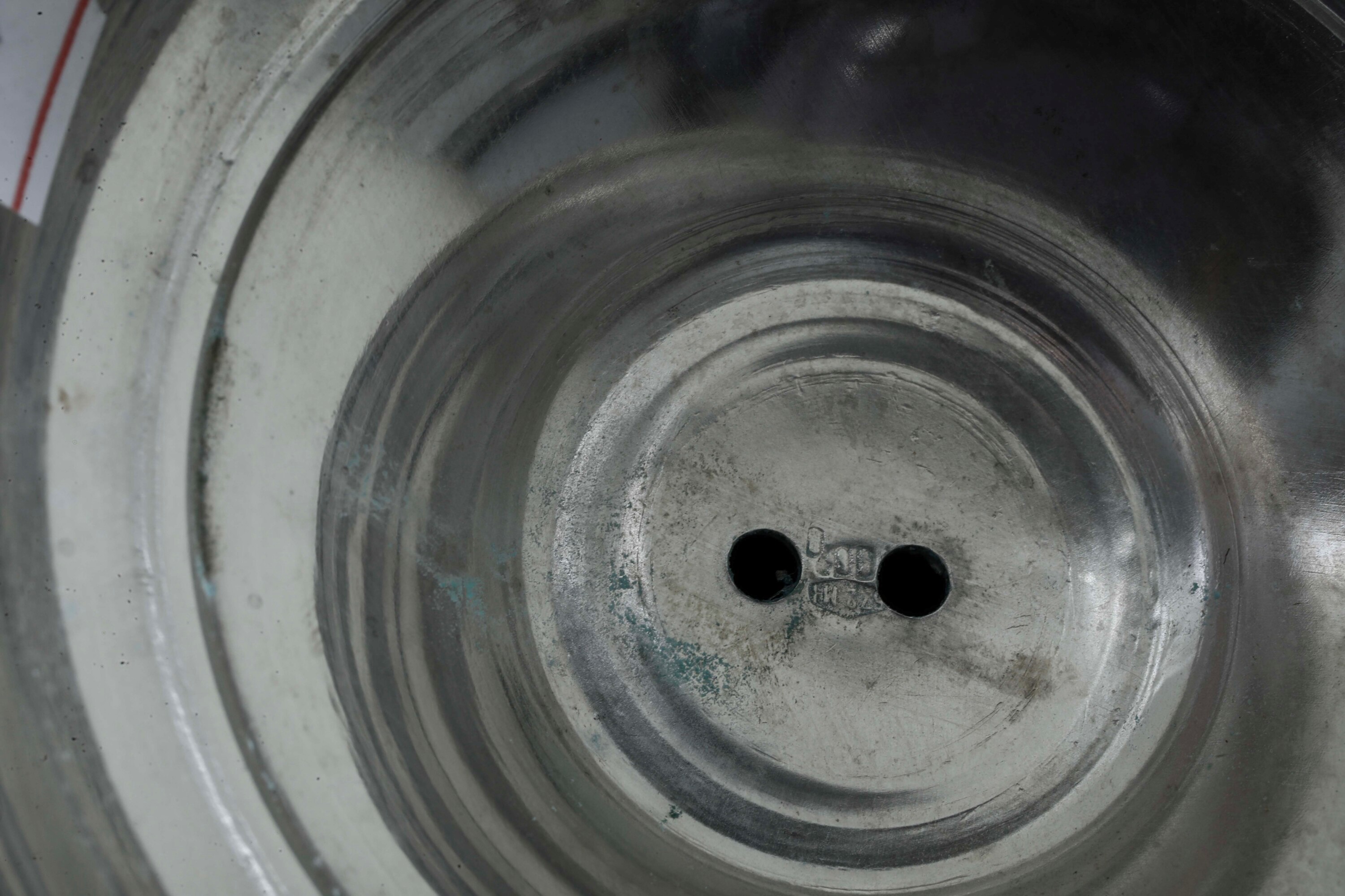Argenteria italiana, Coppia di candelabri in argento fuso e sagomato (prima metà del XX secolo)