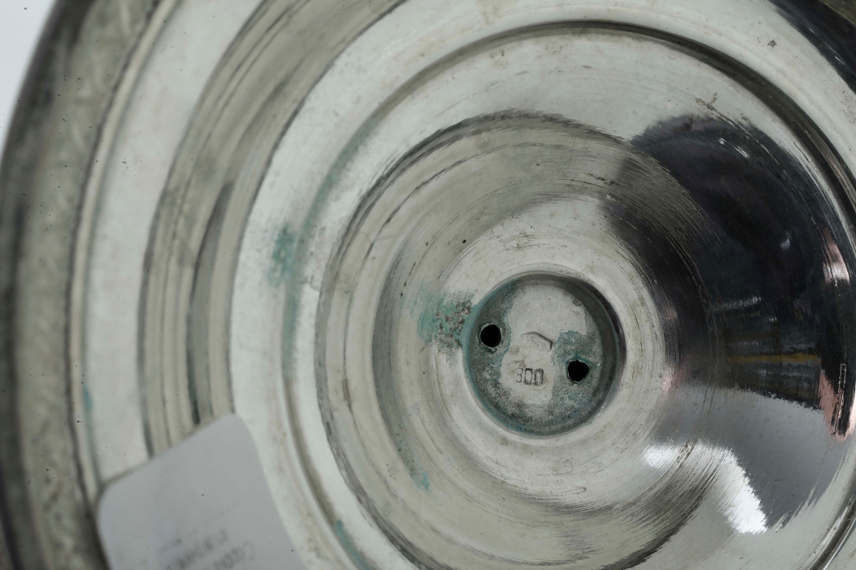 Argenteria italiana, Coppia di candelabri in argento fuso e sagomato (prima metà del XX secolo)