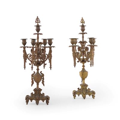 Coppia di candelabri in bronzo, fine XIX-inizi XX secolo, cinque fiamme