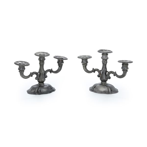 Coppia di candelabri. Argenteria italiana del XX secolo, argentiere Castaudi & Gautero, Vercelli
