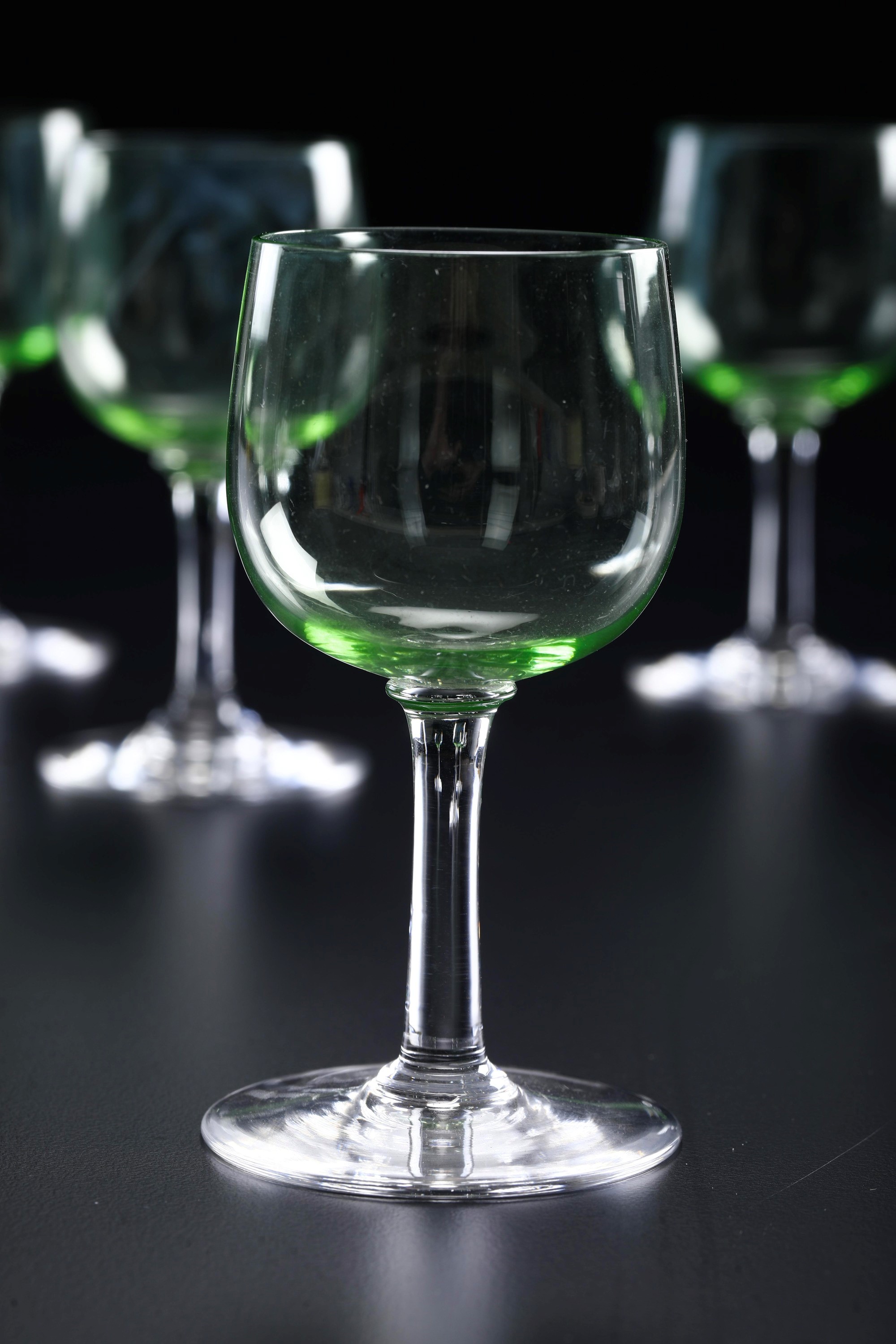 Cristallo verde, Dodici calici da rosolio, XX secolo