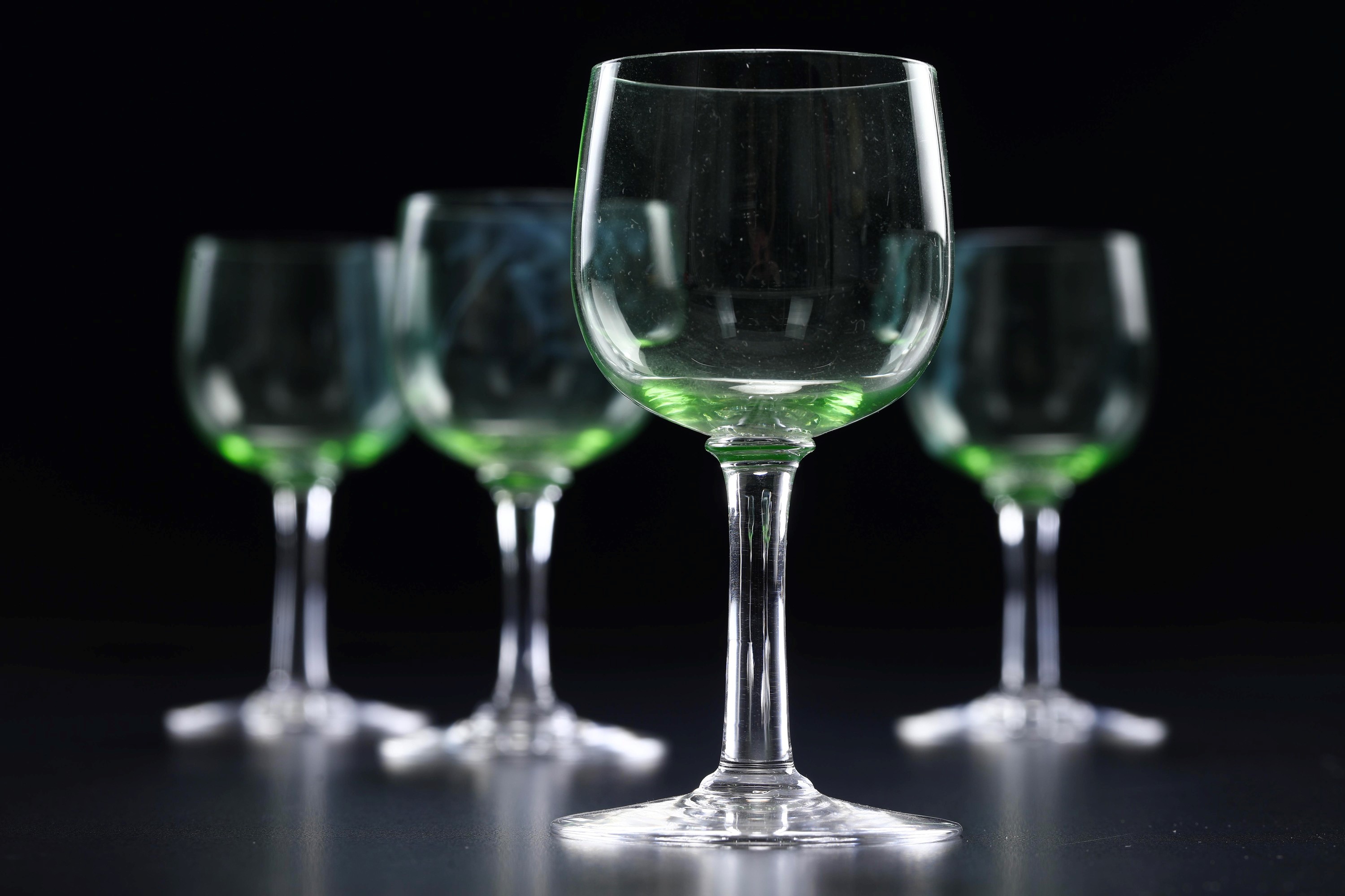Cristallo verde, Dodici calici da rosolio, XX secolo
