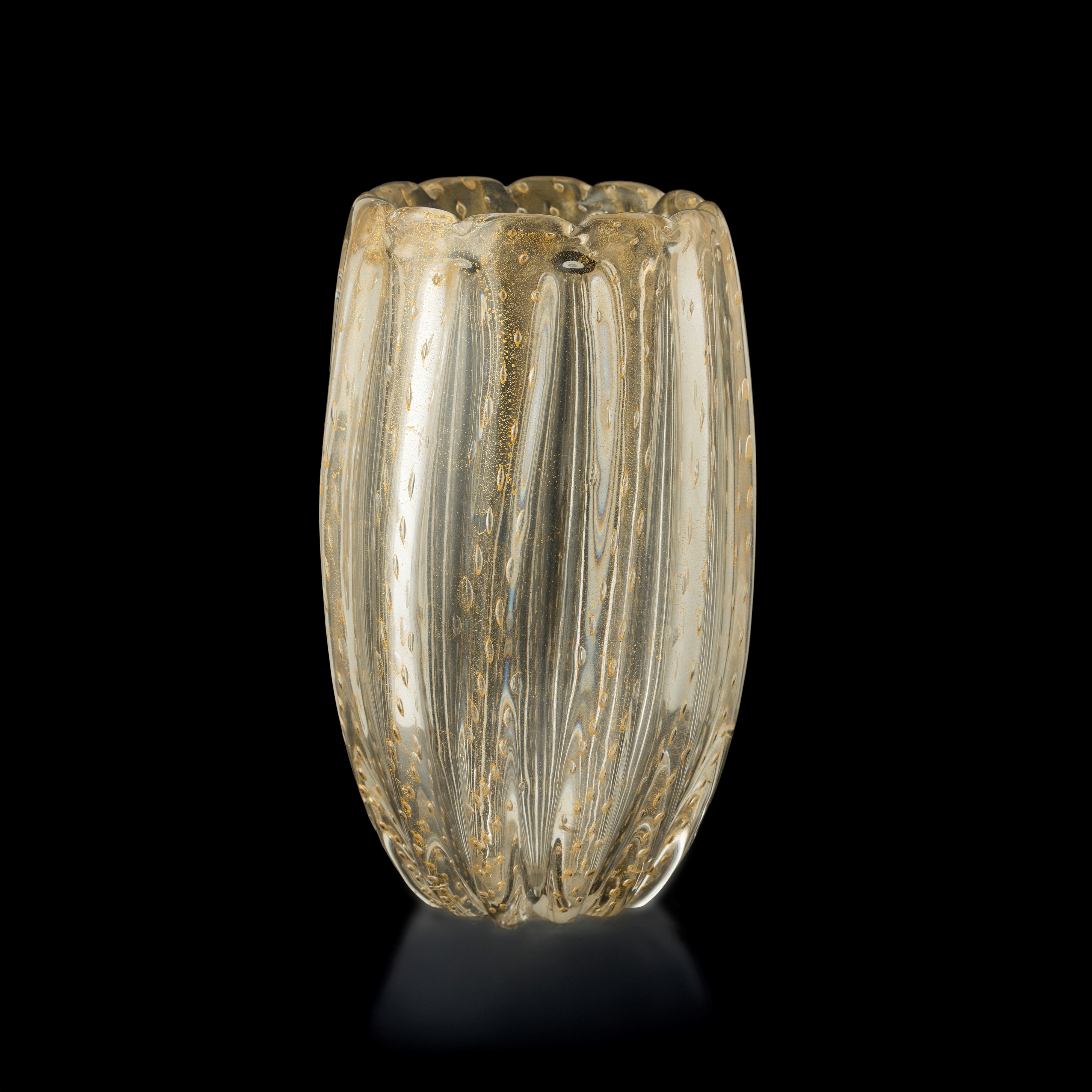 Toso Murano, vaso in vetro pesante costolato con decorazione a inclusioni e foglia oro