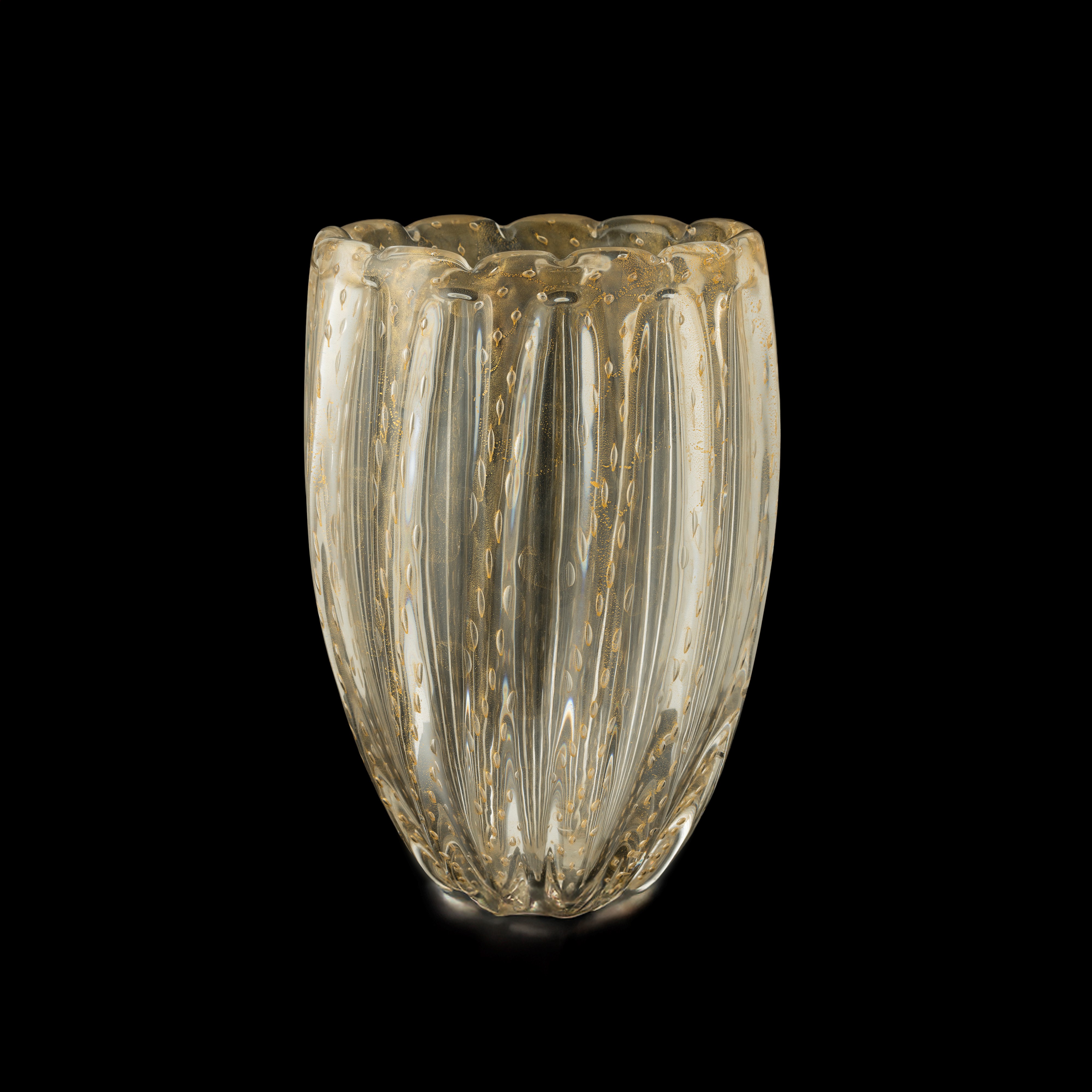 Toso Murano, vaso in vetro pesante costolato con decorazione a inclusioni e foglia oro