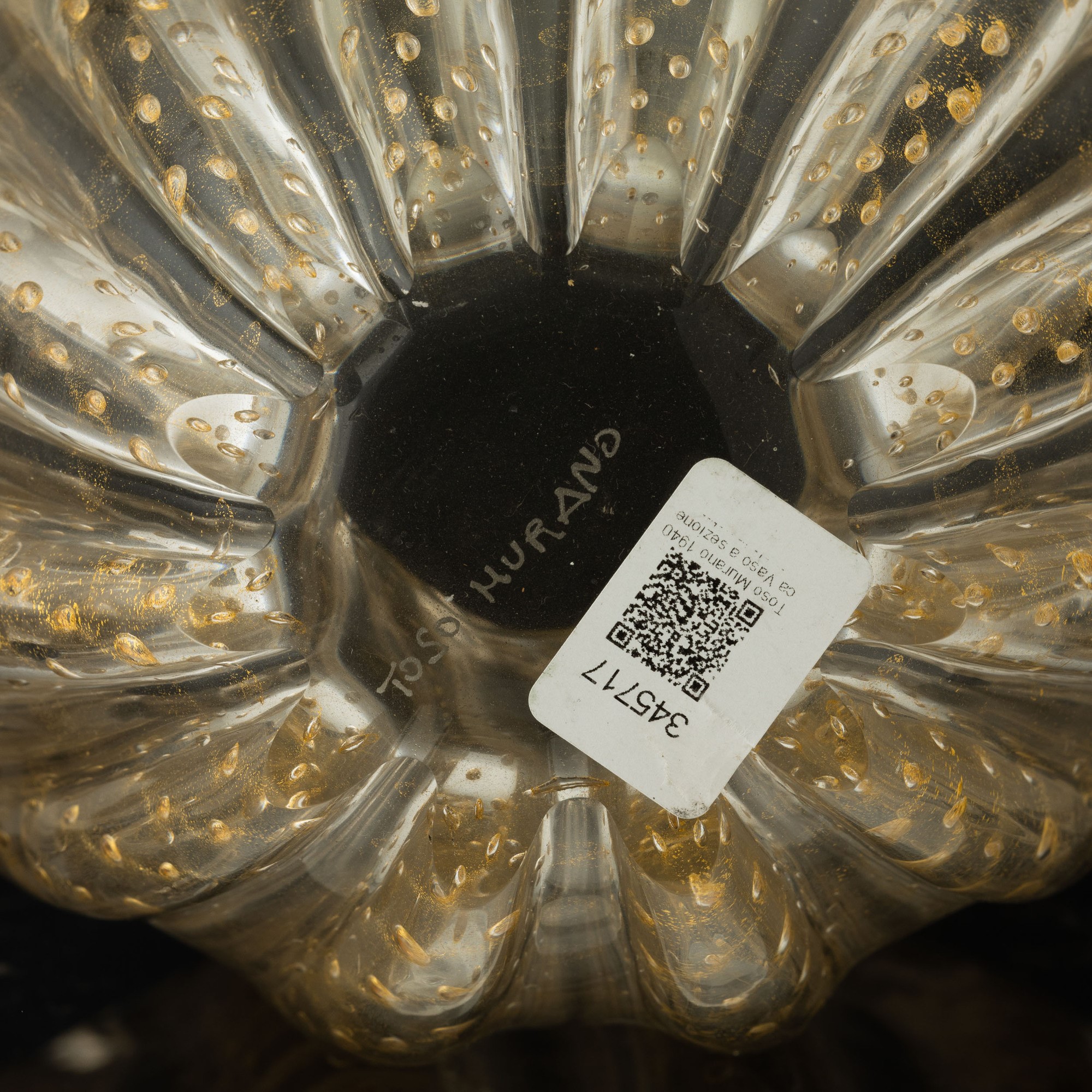 Toso Murano, vaso in vetro pesante costolato con decorazione a inclusioni e foglia oro