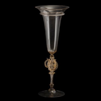 Murano del XX secolo, grande calice in vetro soffiato pagliesco con decoro in foglia oro