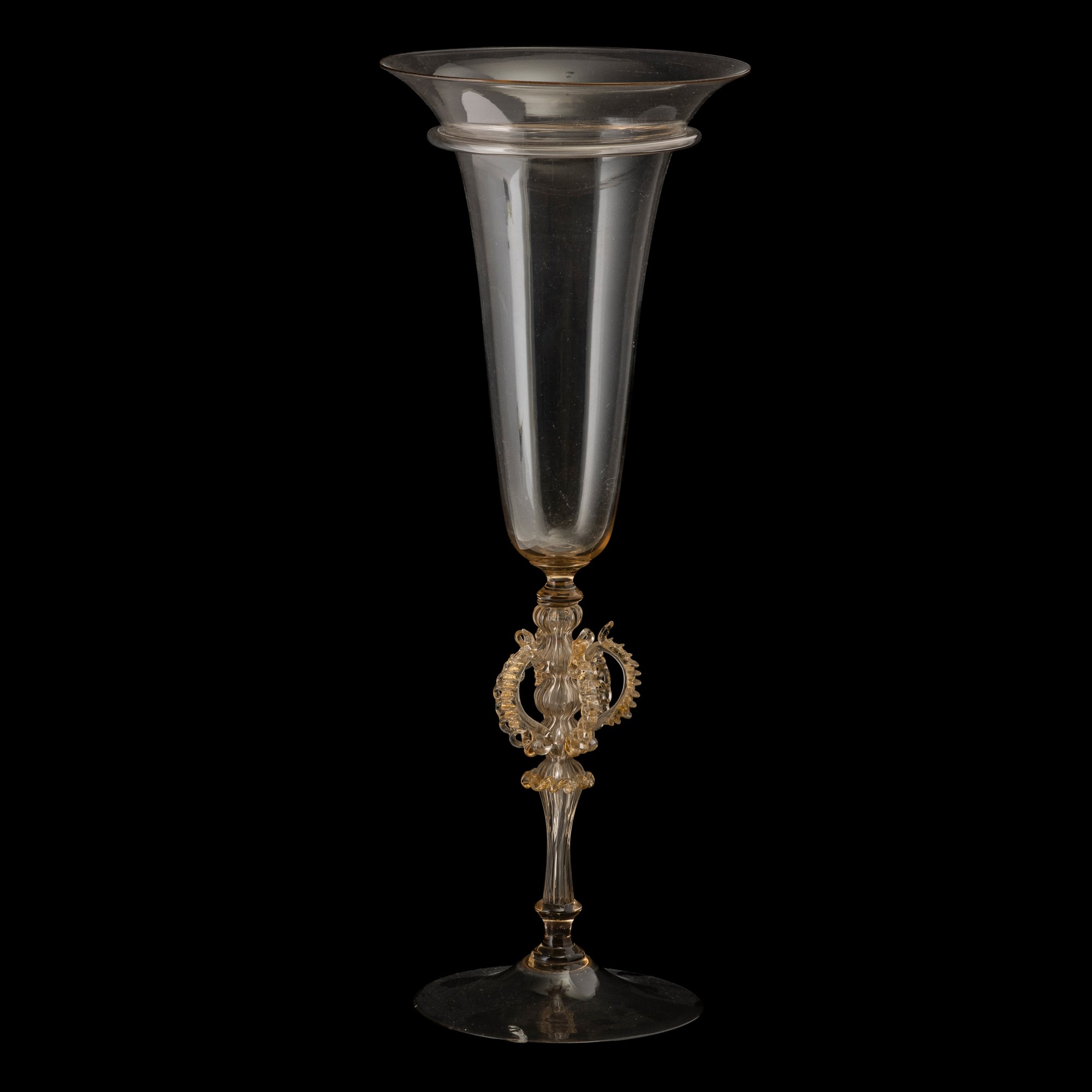 Murano del XX secolo, grande calice in vetro soffiato pagliesco con decoro in foglia oro