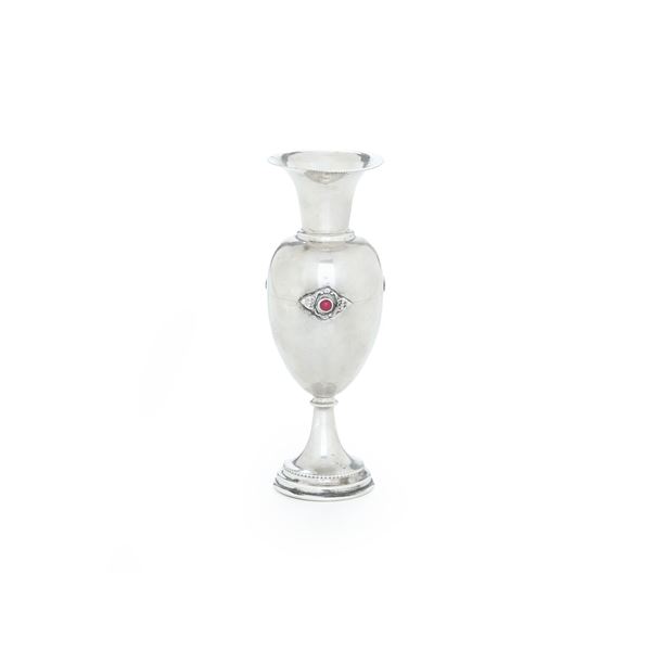 Vaso. Argenteria italiana del XX secolo, bollo dell'argentiere consunto