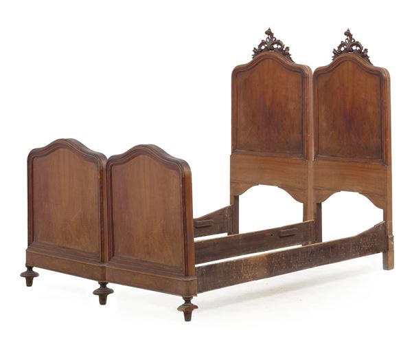 Coppia di letti singoli lastronati. Prima metà del XX secolo