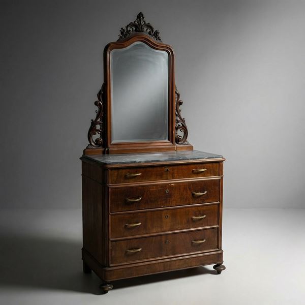 Comò a quattro cassetti con piano in marmo, inizio XX secolo