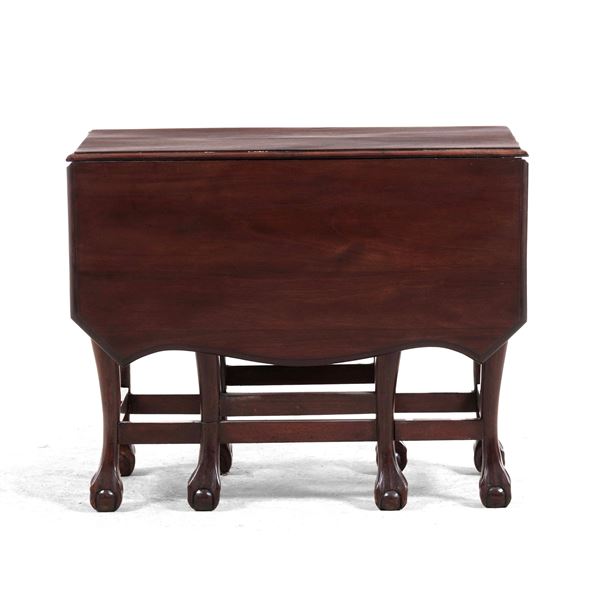 Breakfast table in legno. XIX secolo