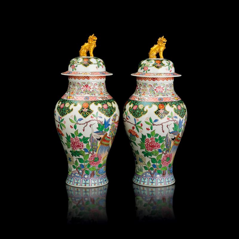 Coppia di grandi potiches in porcellana Samson con decori naturalistici con gru e fenici, Francia, XIX secolo  - Asta Fine Asian Works of Art - Cambi Casa d'Aste