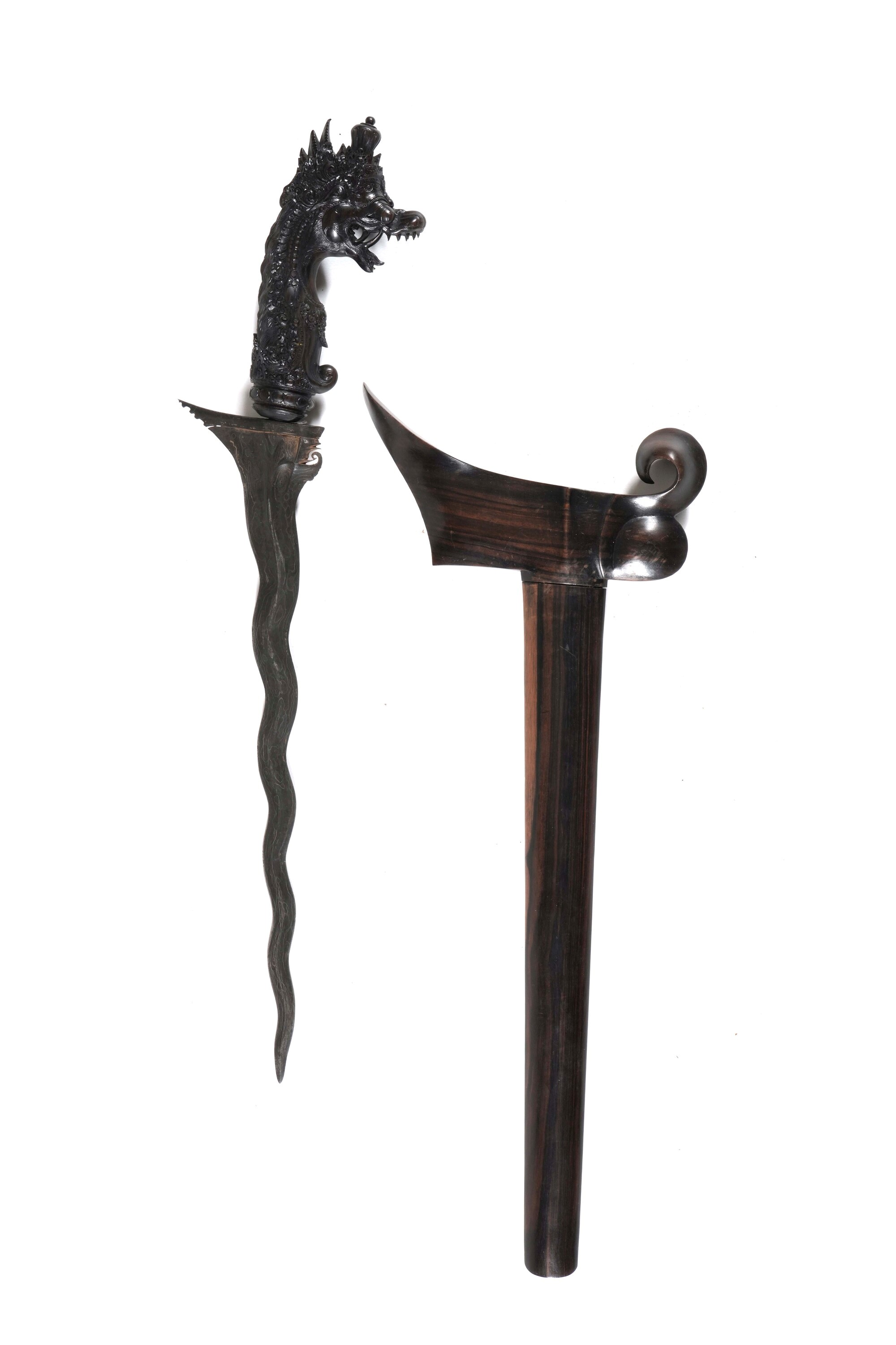 Kris, bronzo con manico a foggia di drago e decori vegetali incisi, Indonesia, XIX secolo