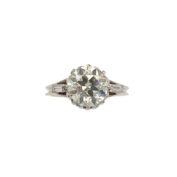 Anello con diamante di vecchio taglio di ct 2.77