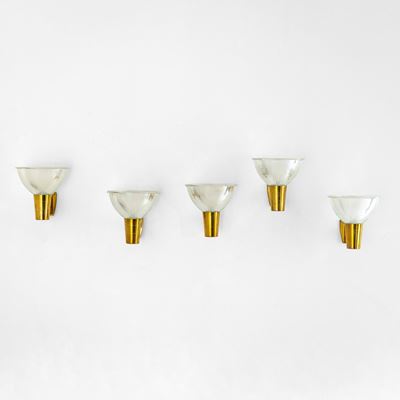 Cinque lampade da parete in ottone con diffusori in vetro di Murano
