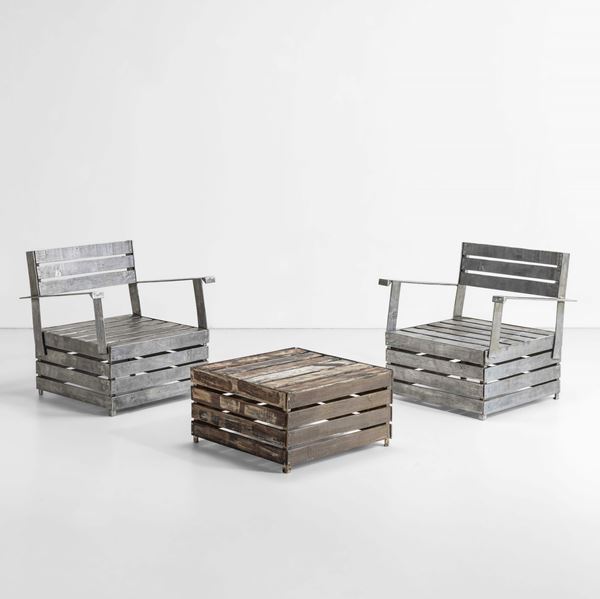 Due poltrone con tavolo basso della serie Ortofrutta