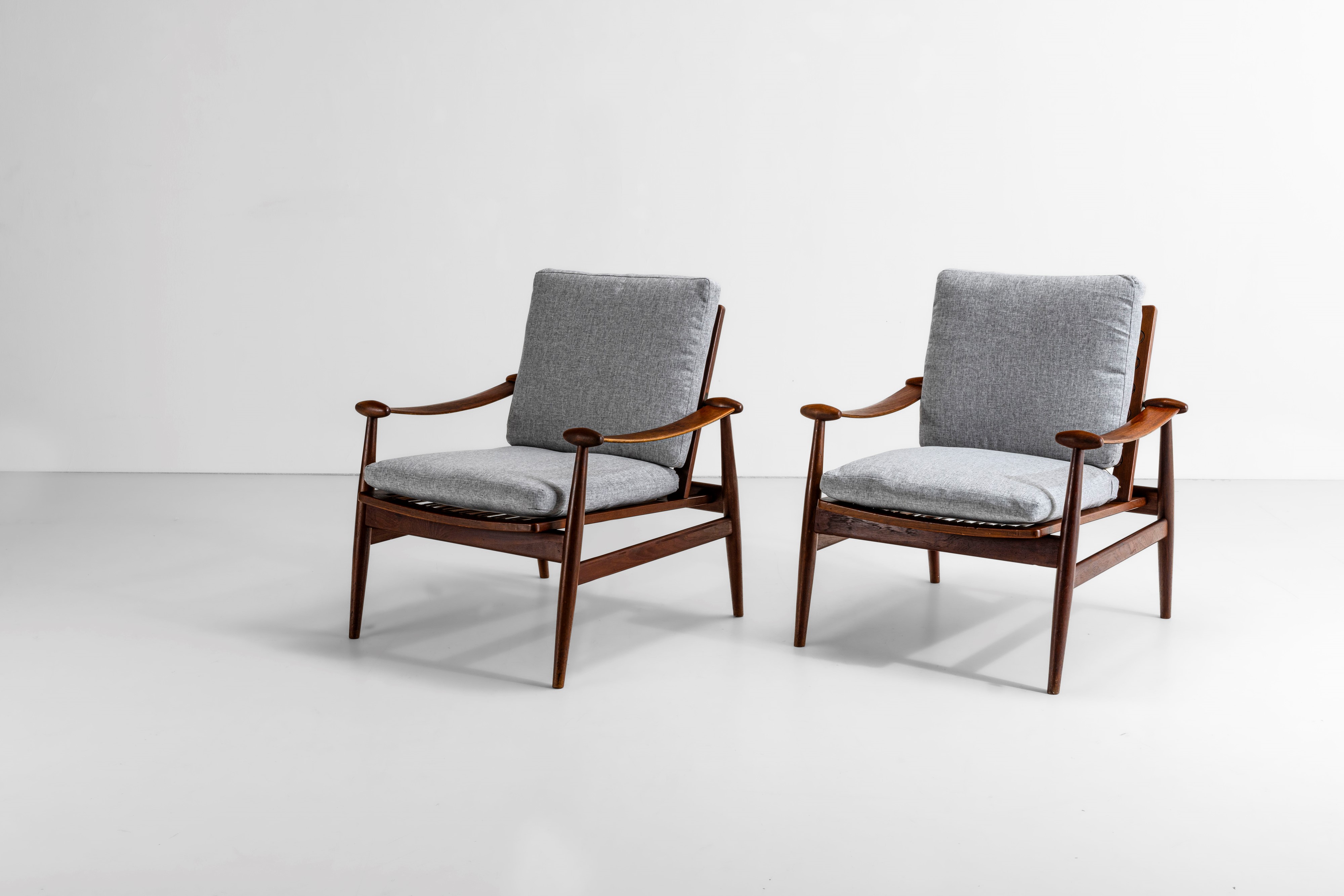Finn Juhl - Due Poltrone Mod. 133