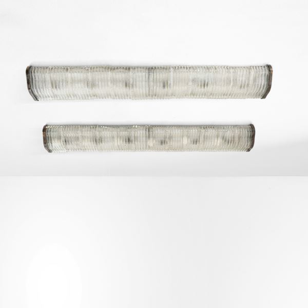 Due grandi lampade a plafone