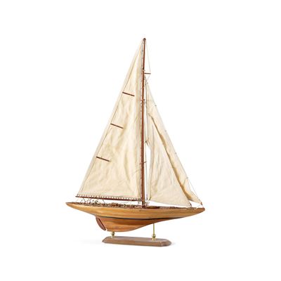 Modello di yacht navigante, Inghilterra, XX secolo, legno e metallo, cm 59x12x80