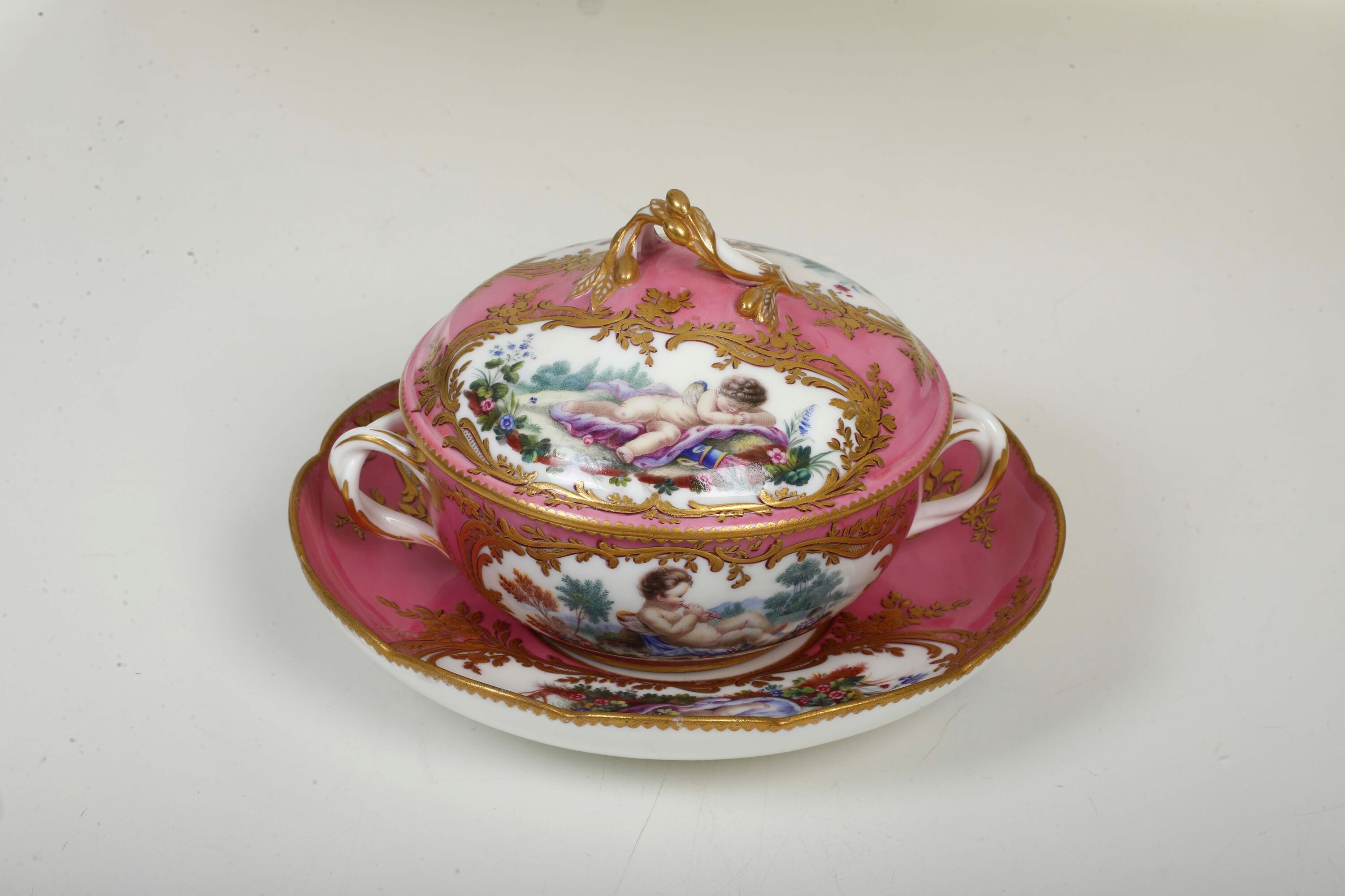 Sèvres, Tazza da brodo con sottopiatto, XVIII secolo, porcellana con decorazione XIX secolo